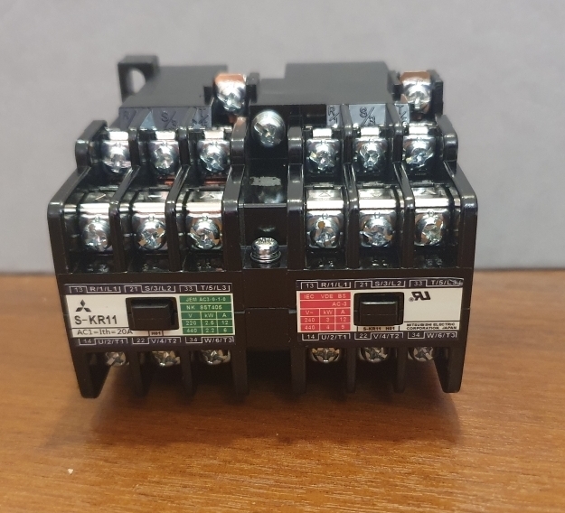 <span style="font-weight: bold;">Контактор SKR-11 97203 / 97216 RELAY AC200V</span><br>